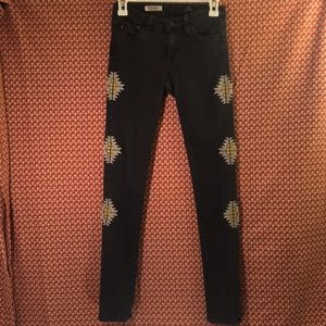 Tribal Embroidered Super Skinny Jeggings - size 24